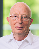 Dr. Rolf Hennighausen